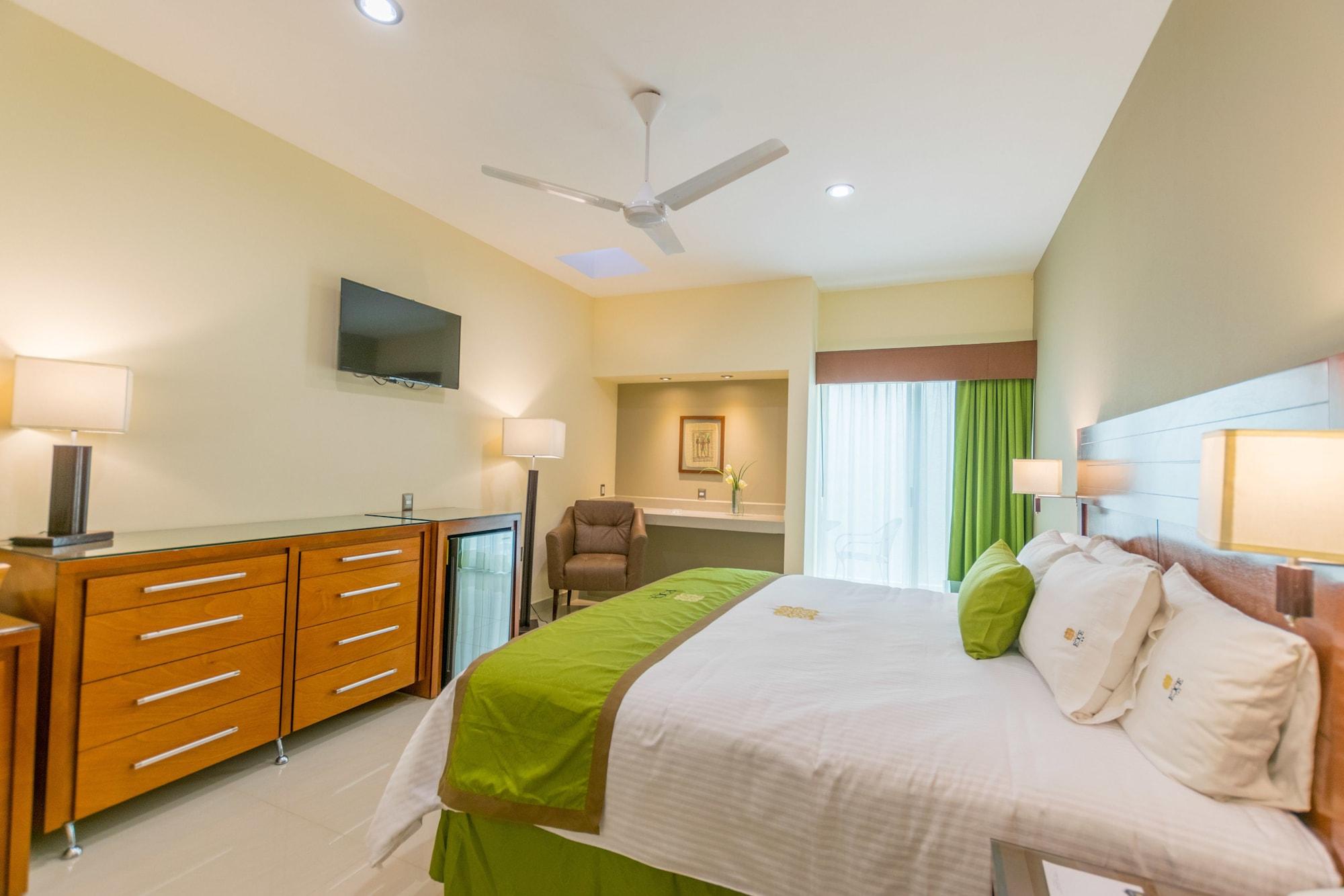 Hotel Ecce Inn & Spa Silao Exterior foto A bedroom at the Grand at Moon Palace