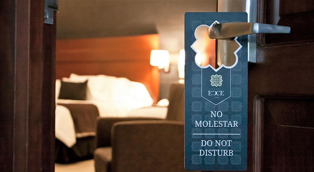 Hotel Ecce Inn & Spa Silao Exterior foto A door sign