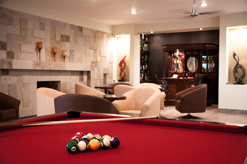 Hotel Ecce Inn & Spa Silao Exterior foto A pool table