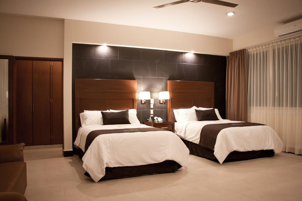 Hotel Ecce Inn & Spa Silao Cameră foto A bedroom at the hotel