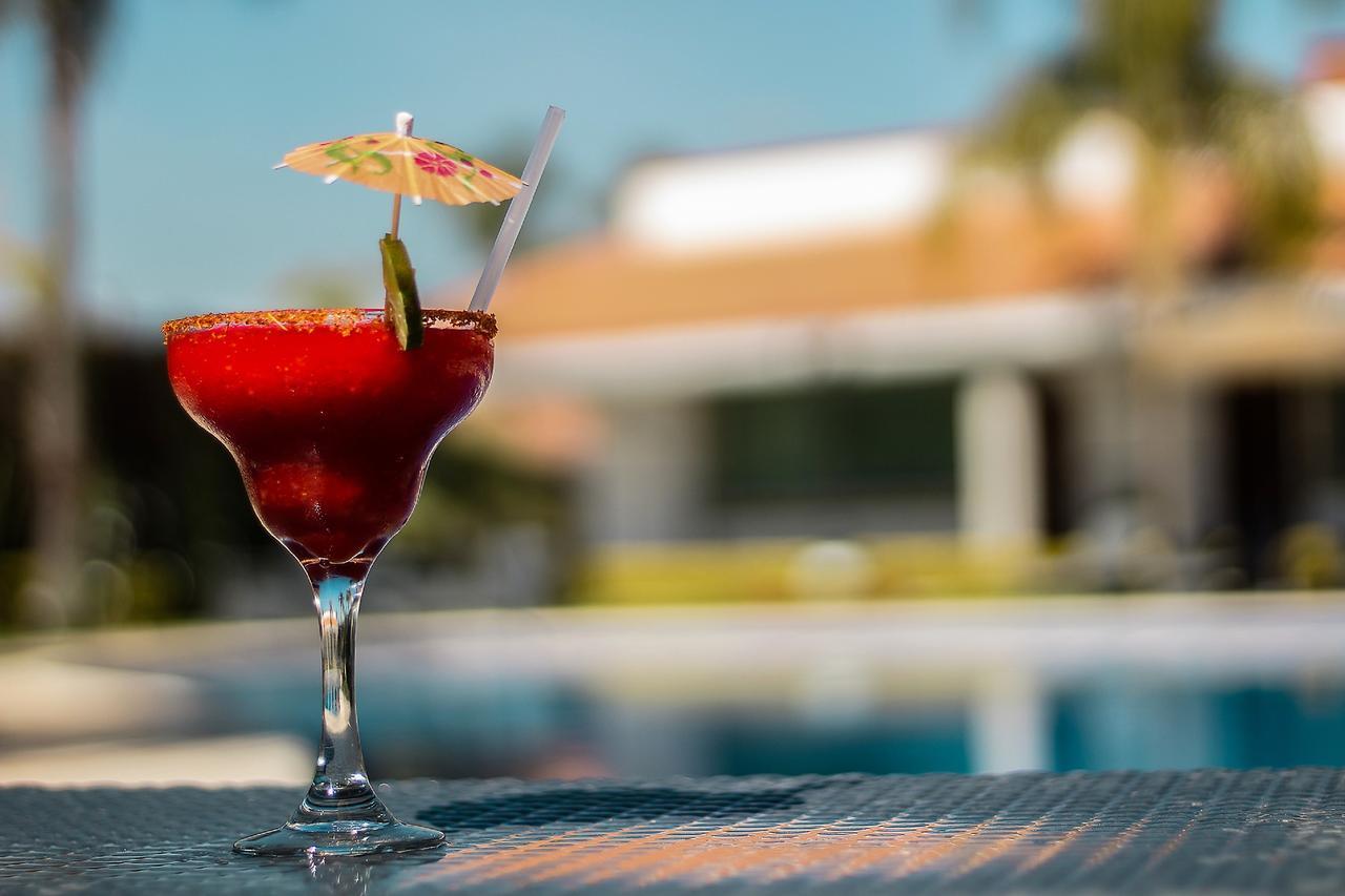 Hotel Ecce Inn & Spa Silao Exterior foto A strawberry margarita