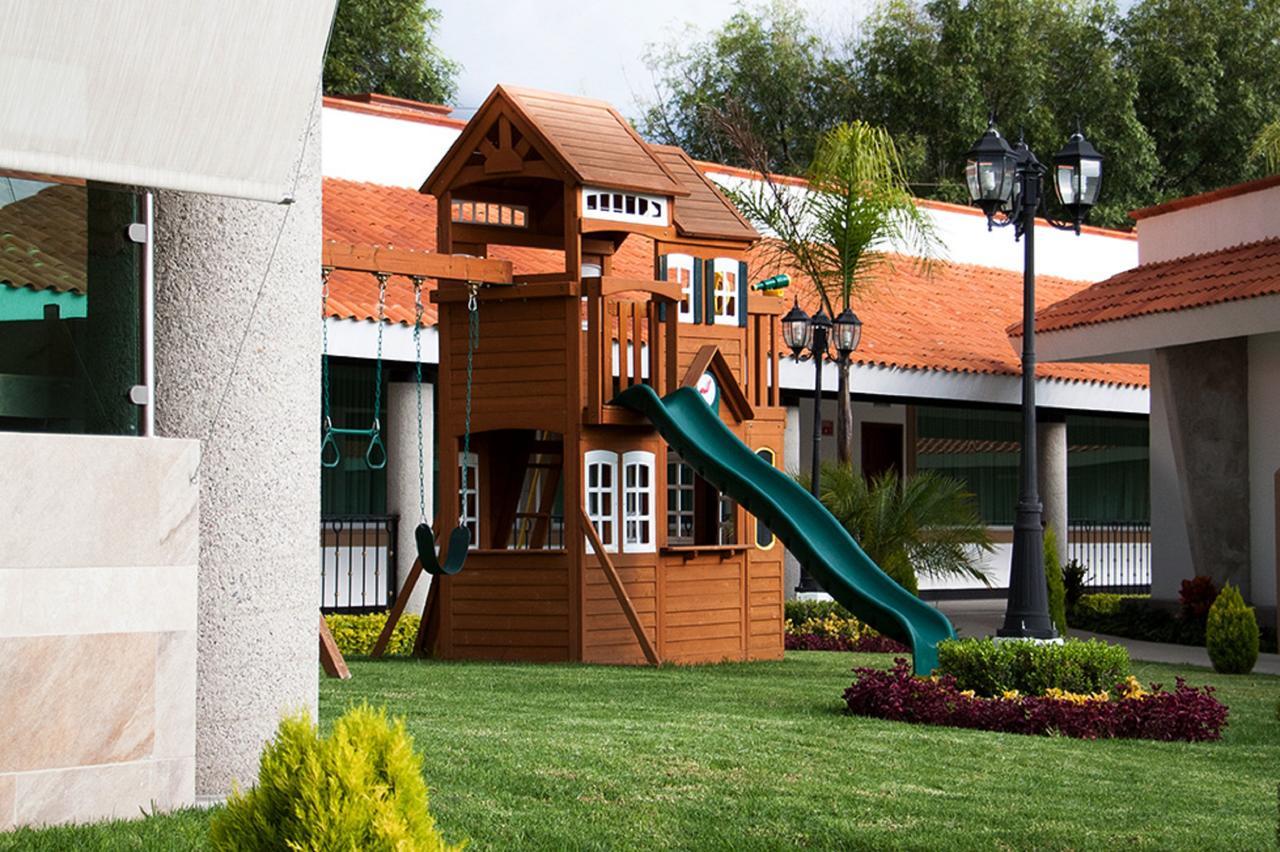 Hotel Ecce Inn & Spa Silao Exterior foto Playground in a residential area